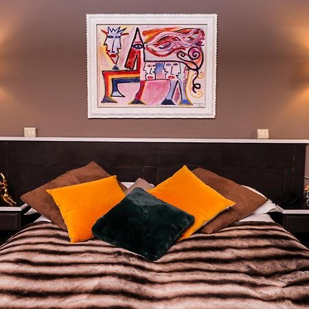Art Hotel Grivola Breuil-Cervinia Bagian luar foto